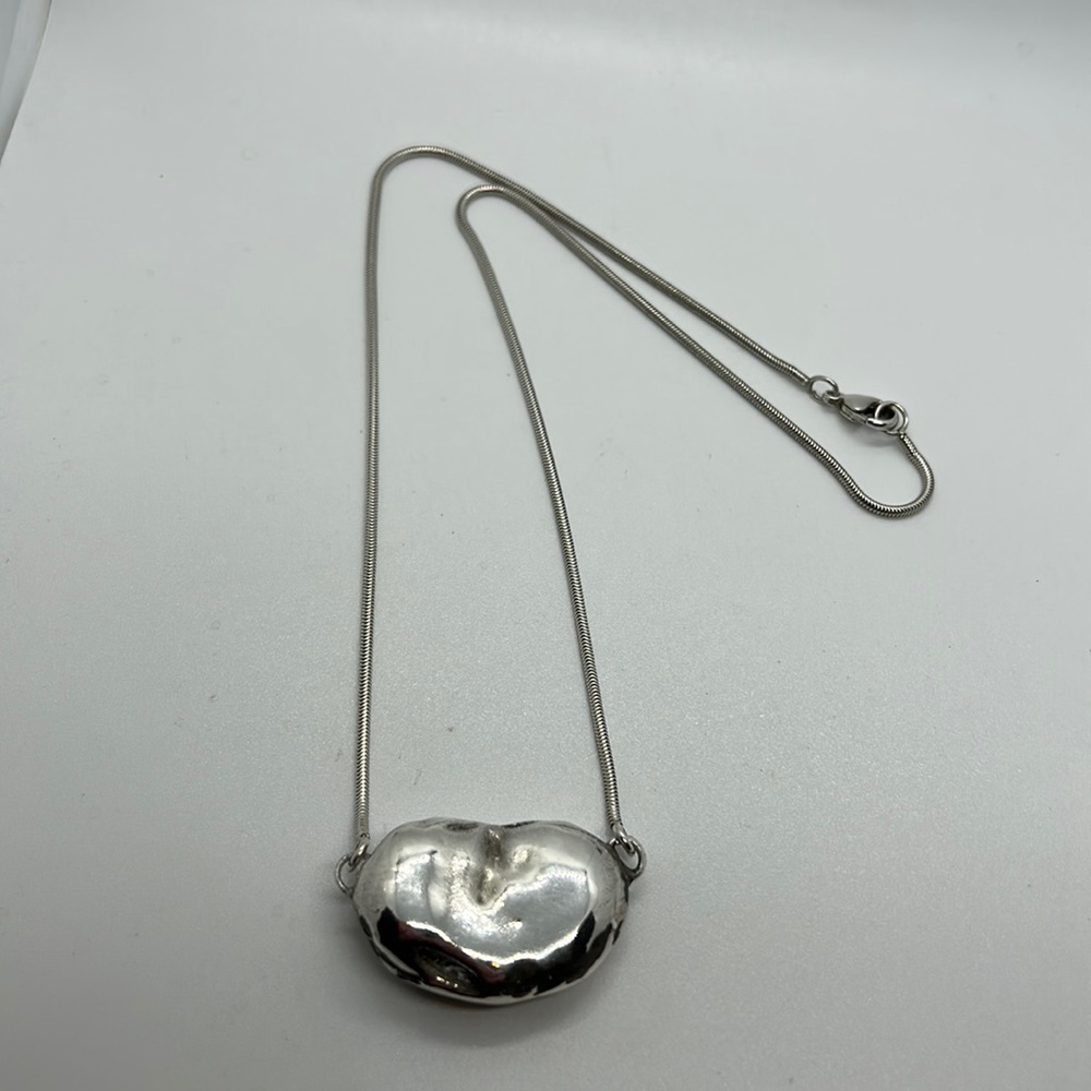 Bat Ami Kidney Bean Necklace